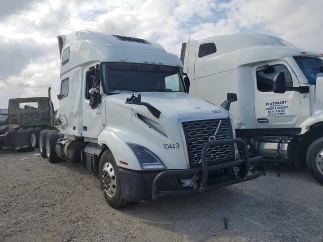  Salvage Volvo Vn