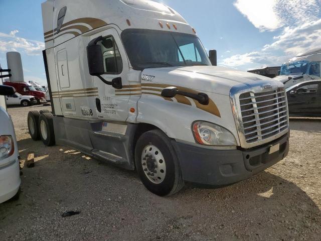  Salvage Freightliner Cascadia 1