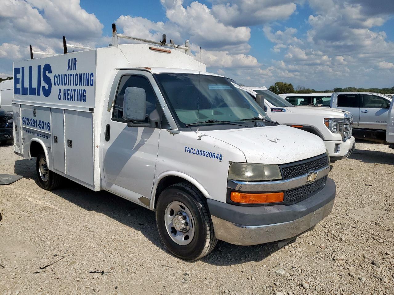 Chevrolet Express Image 9