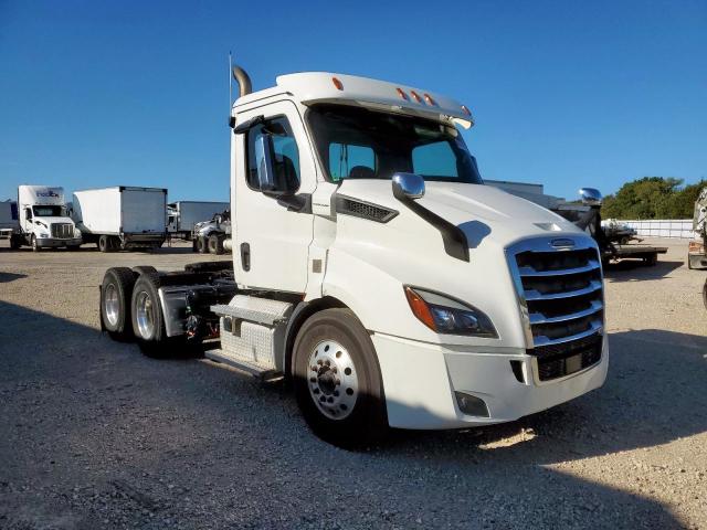  Salvage Freightliner Cascadia 1