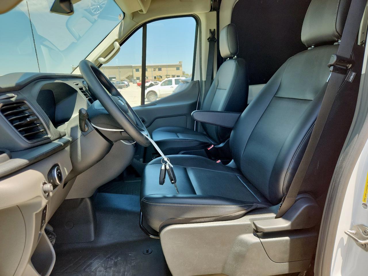 Ford Transit T-250 Image 6