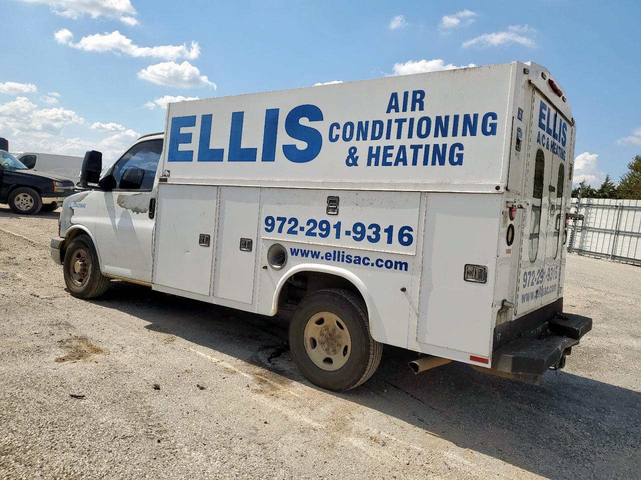 Chevrolet Express Image 4