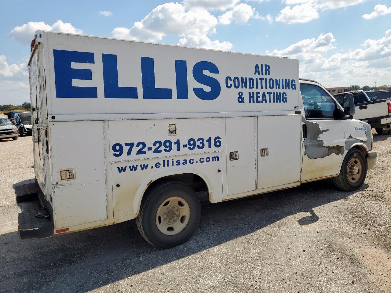 Chevrolet Express Image 10