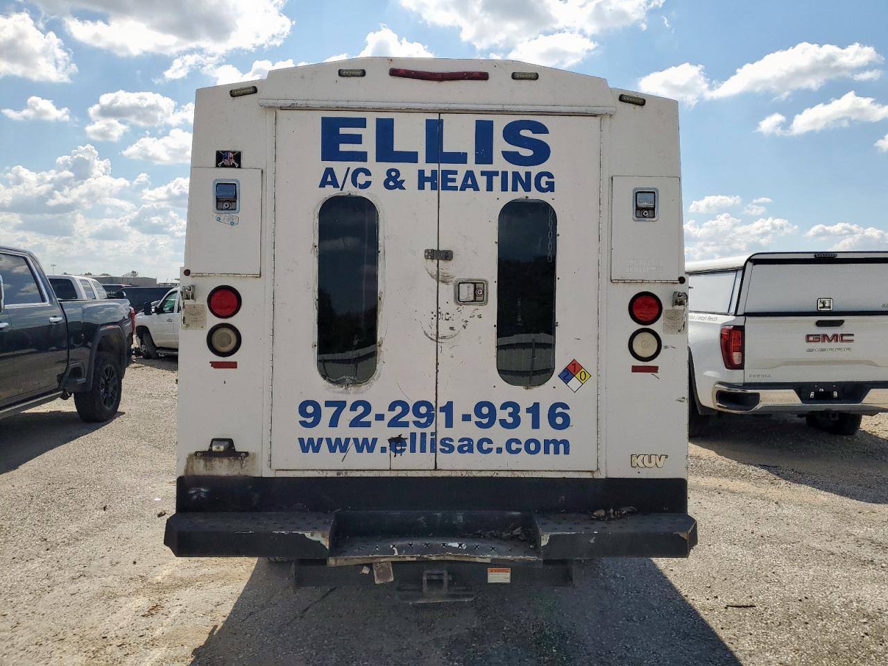 Chevrolet Express Image 7