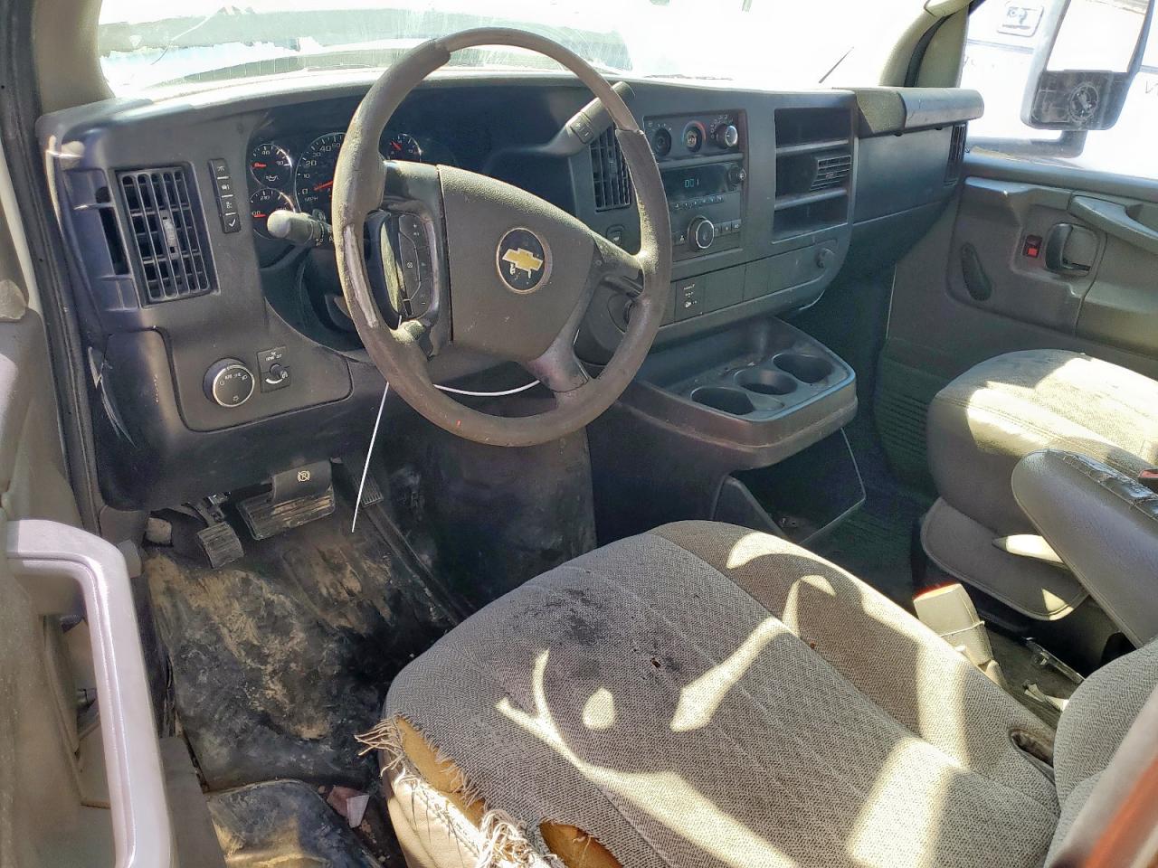 Chevrolet Express Image 6