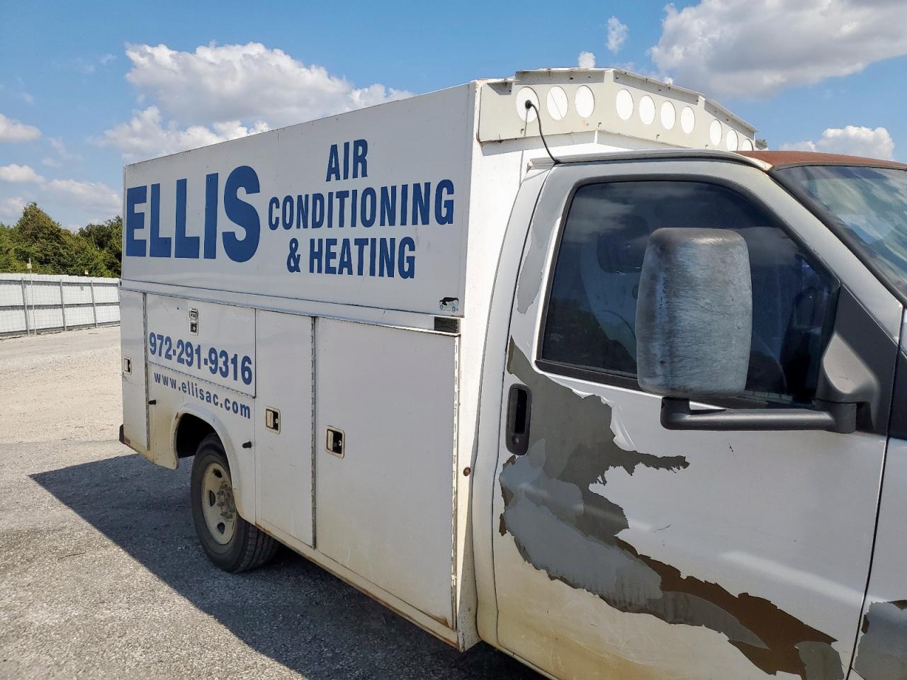 Chevrolet Express Image 3