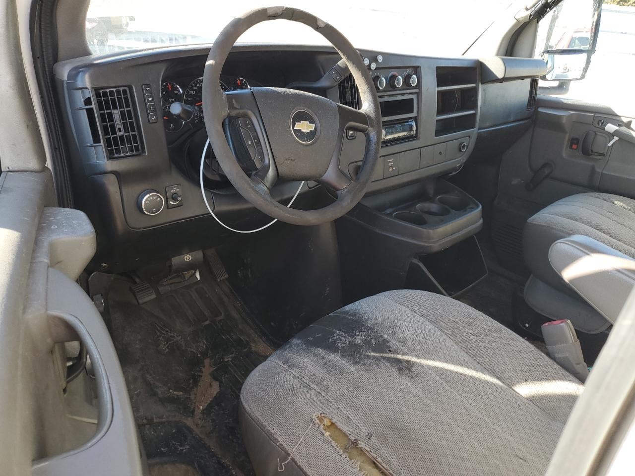 Chevrolet Express Image 6