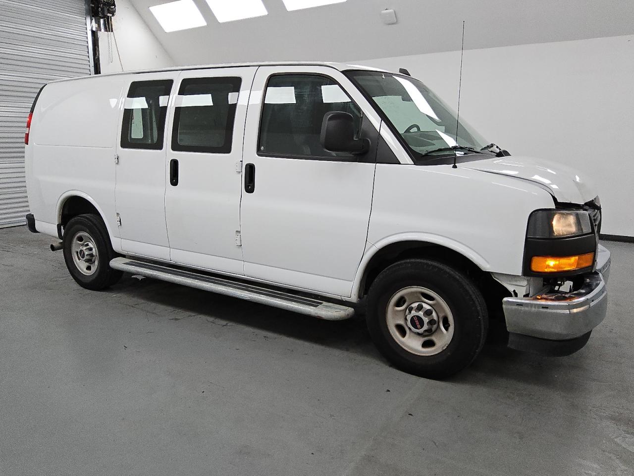 GMC Savana G2500 Image 7