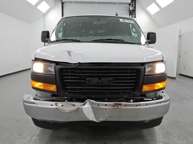GMC Savana G2500 Image 2