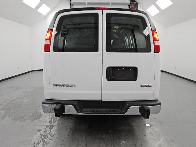 GMC Savana G2500 Image 12