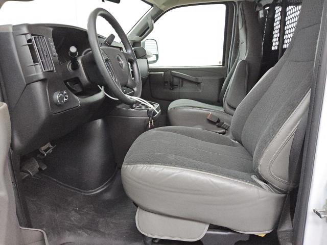 GMC Savana G2500 Image 9