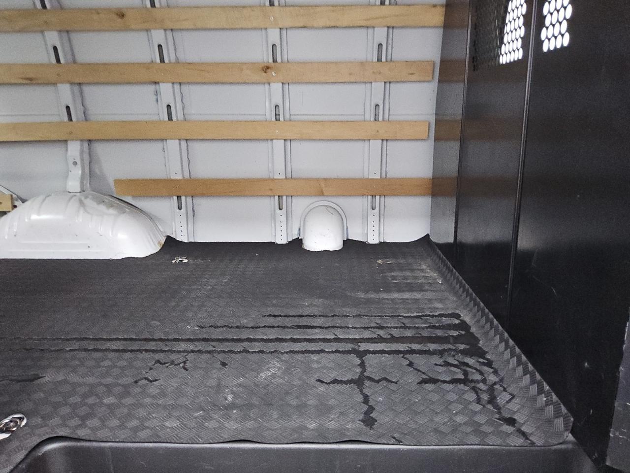 GMC Savana G2500 Image 8