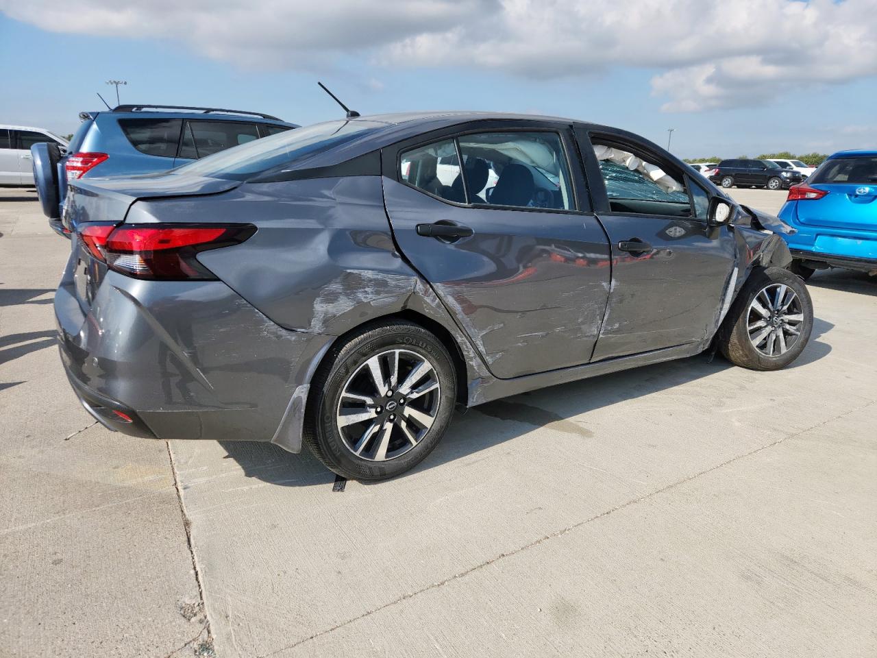 Nissan Versa S Image 11