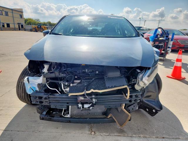 Nissan Versa S Image 3