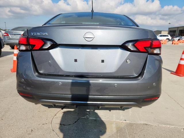 Nissan Versa S Image 2