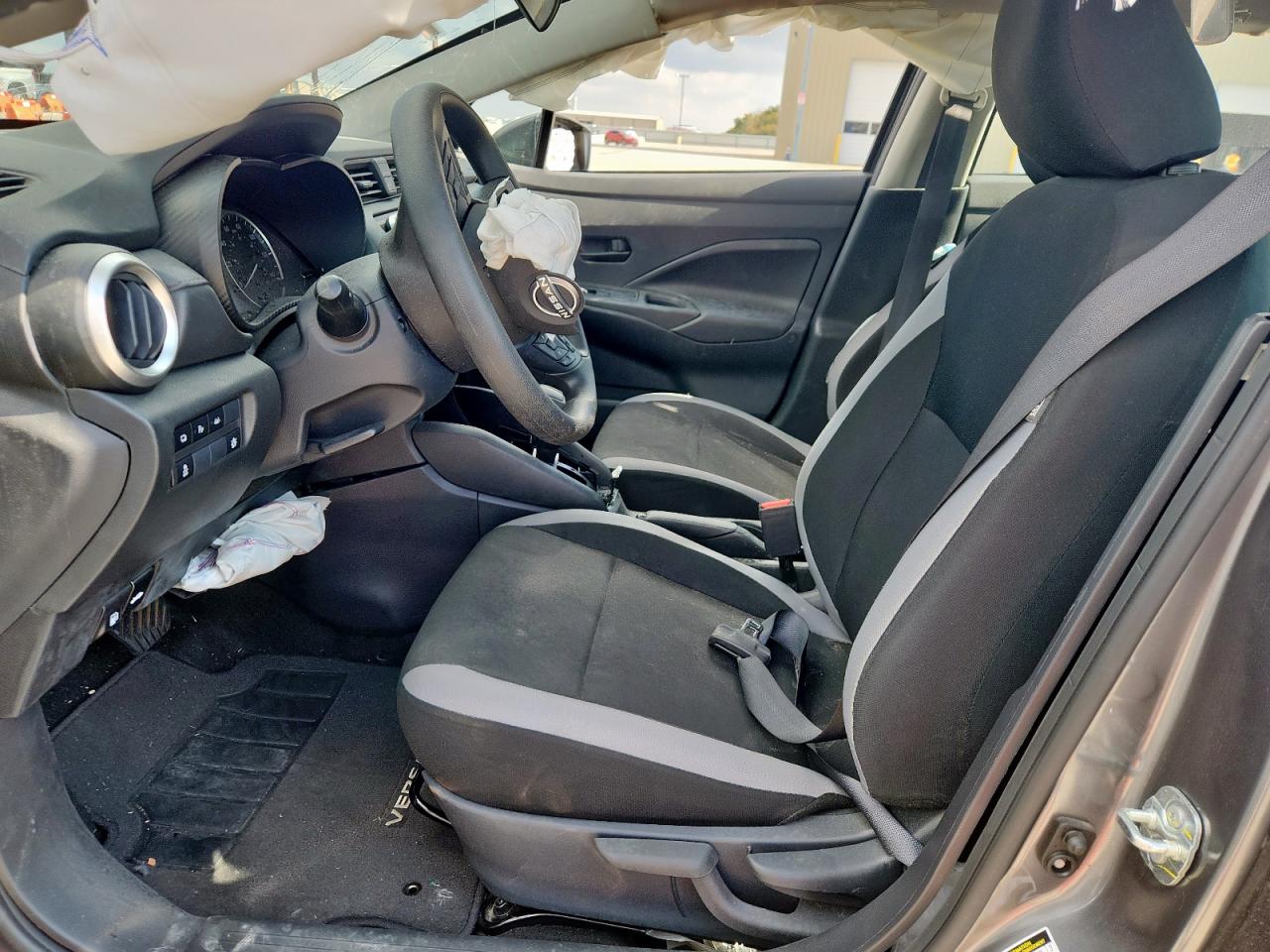 Nissan Versa S Image 5