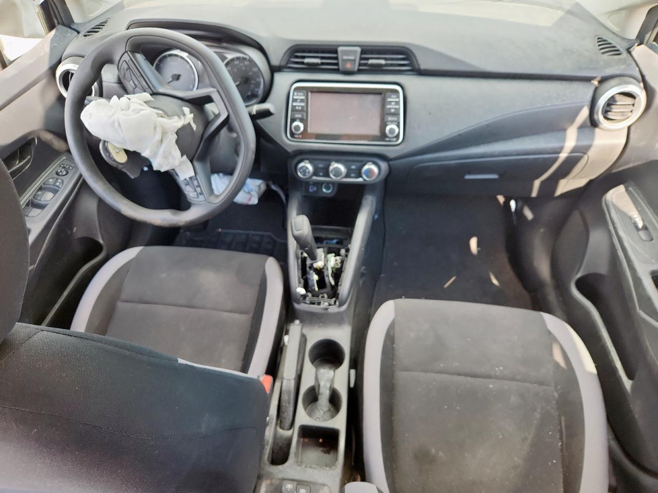 Nissan Versa S Image 13