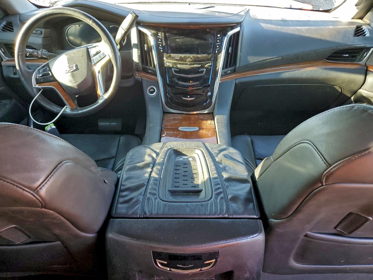 Cadillac Escalade Premium Image 3
