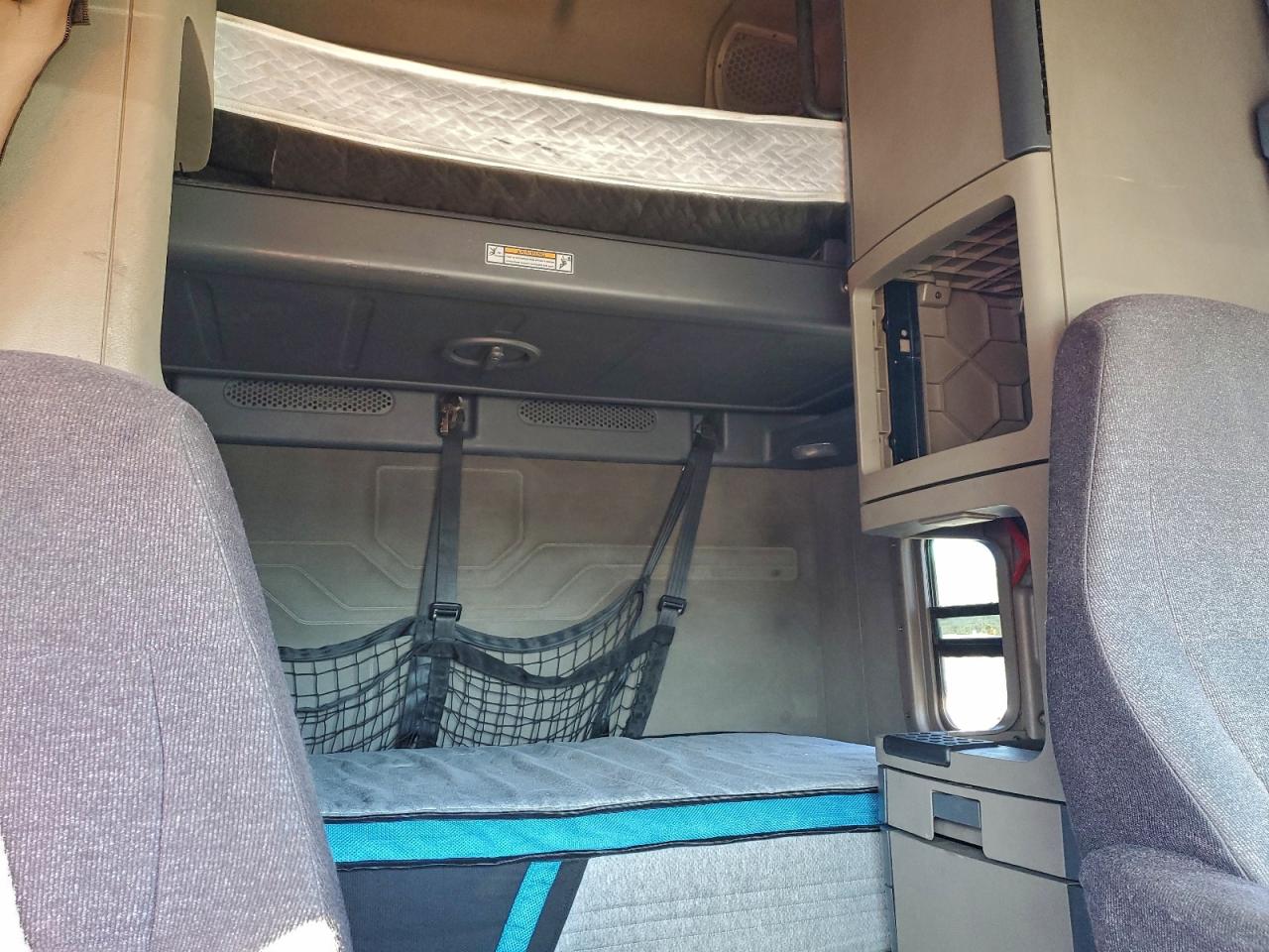 Freightliner Cascadia 1 Image 8