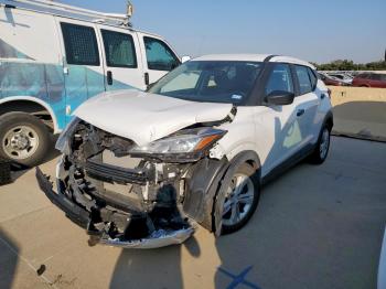  Salvage Nissan Kicks