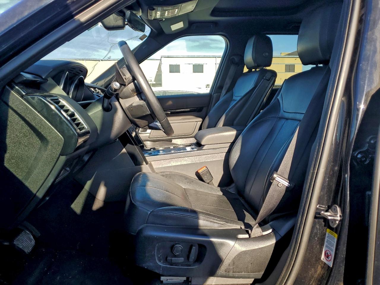 Land Rover Discovery Se Image 13