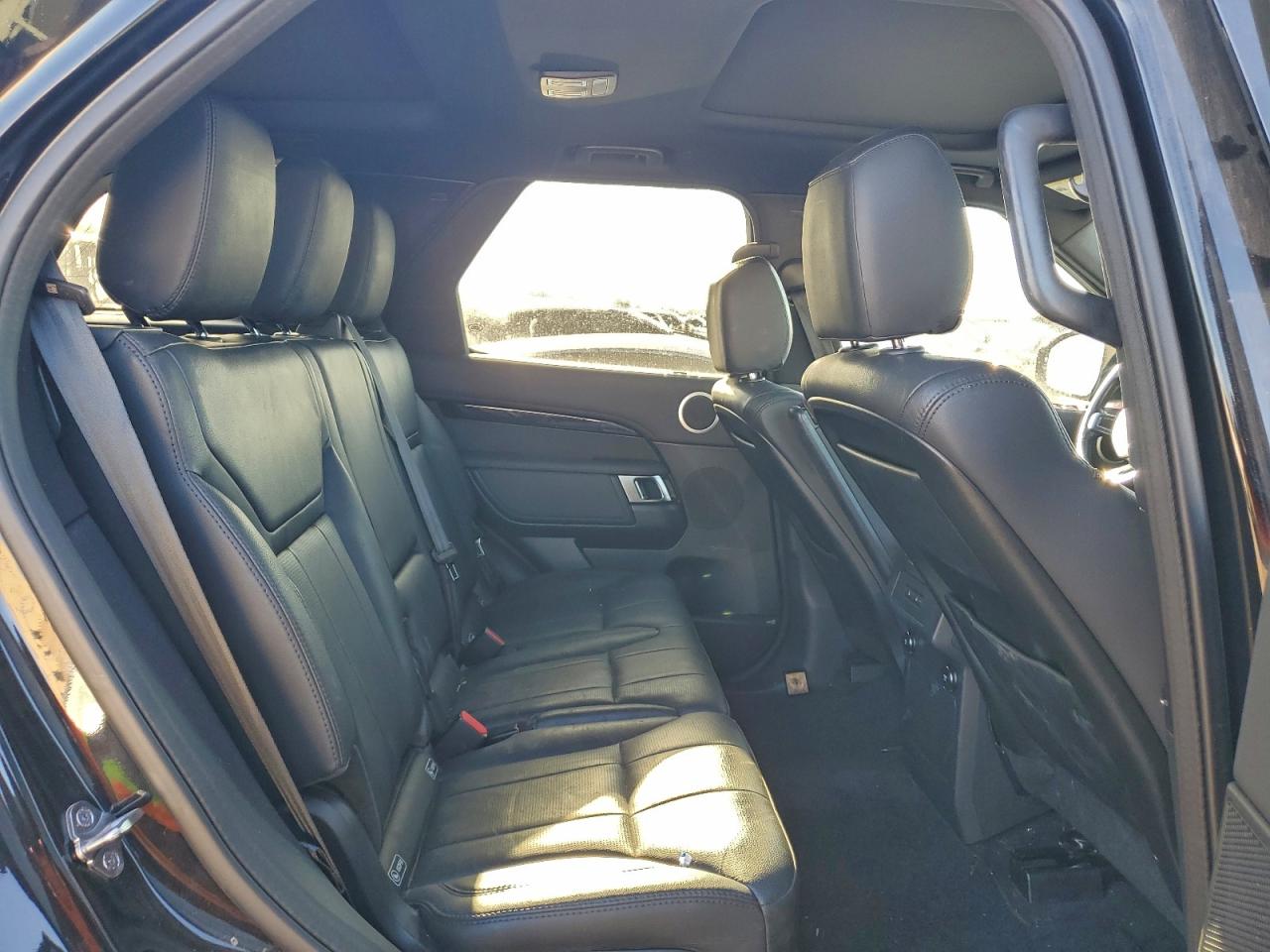 Land Rover Discovery Se Image 9