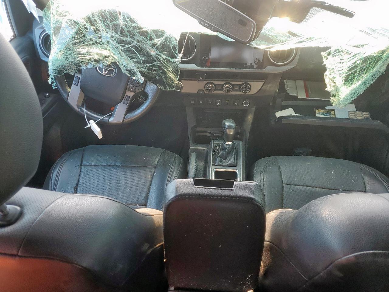 Toyota Tacoma Double Cab Image 4