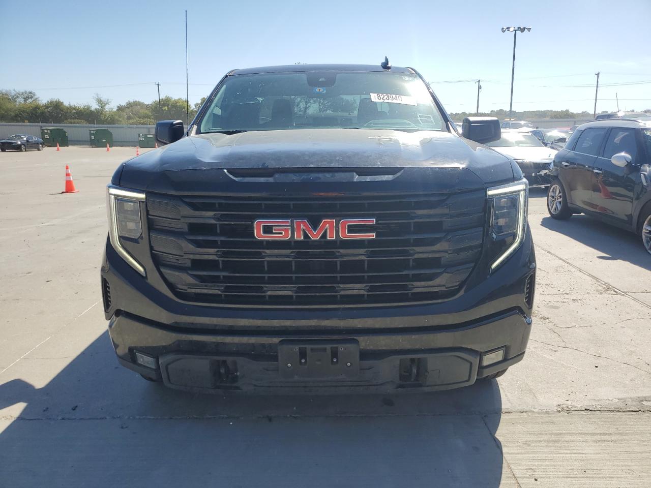 GMC Sierra K1500 Elevation Image 8