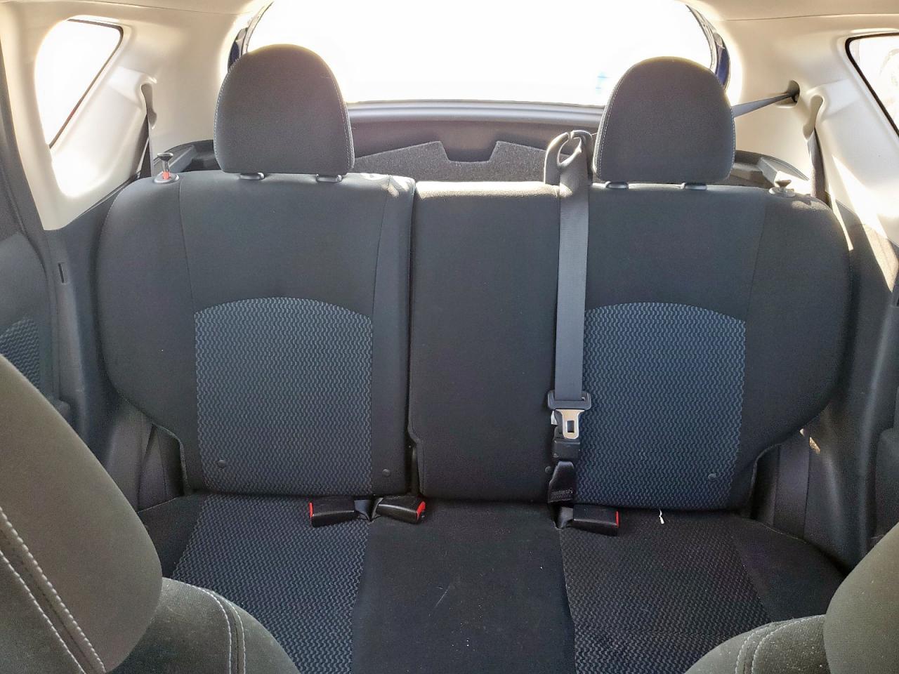 Nissan Versa S Image 7