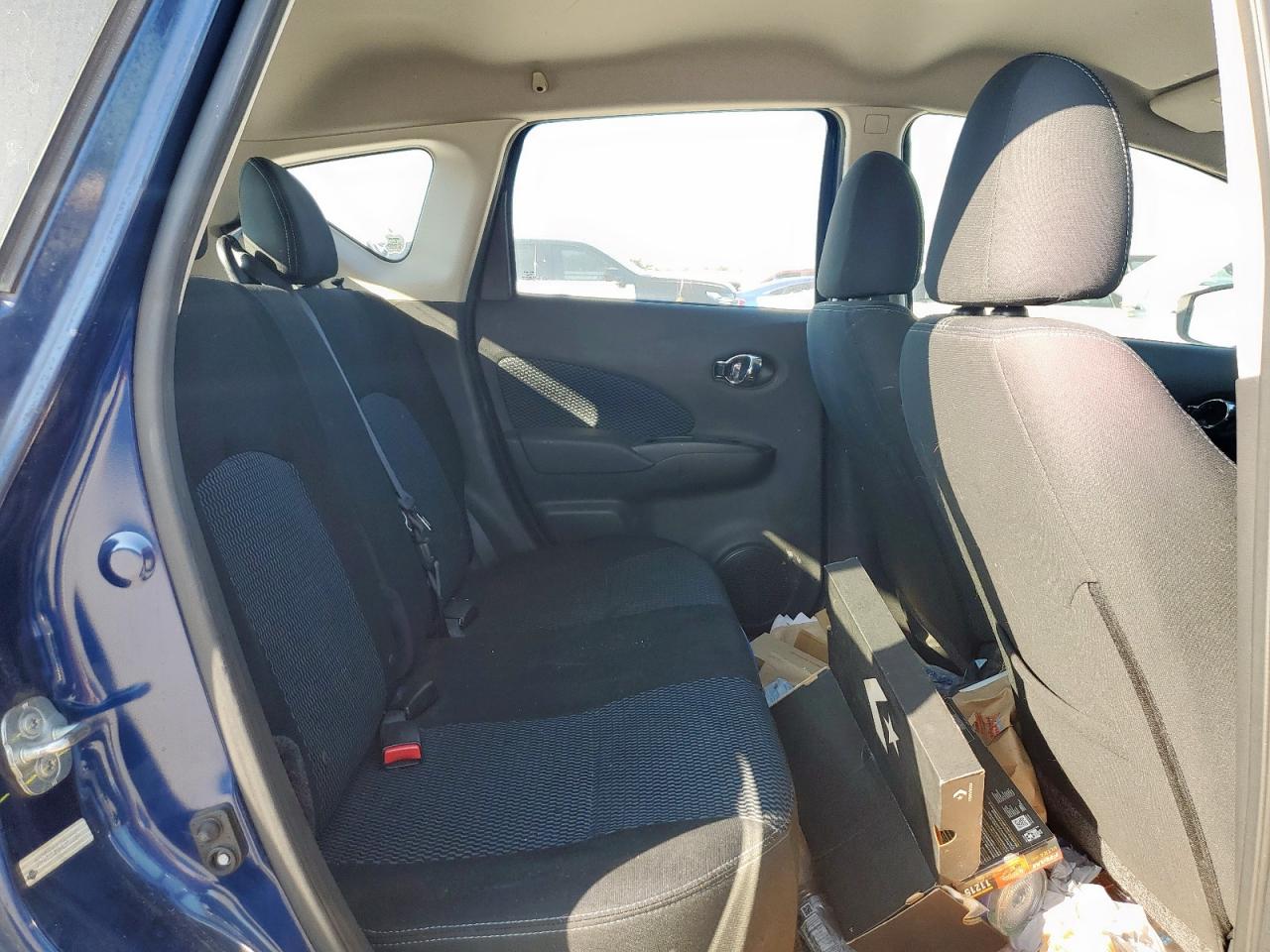 Nissan Versa S Image 6