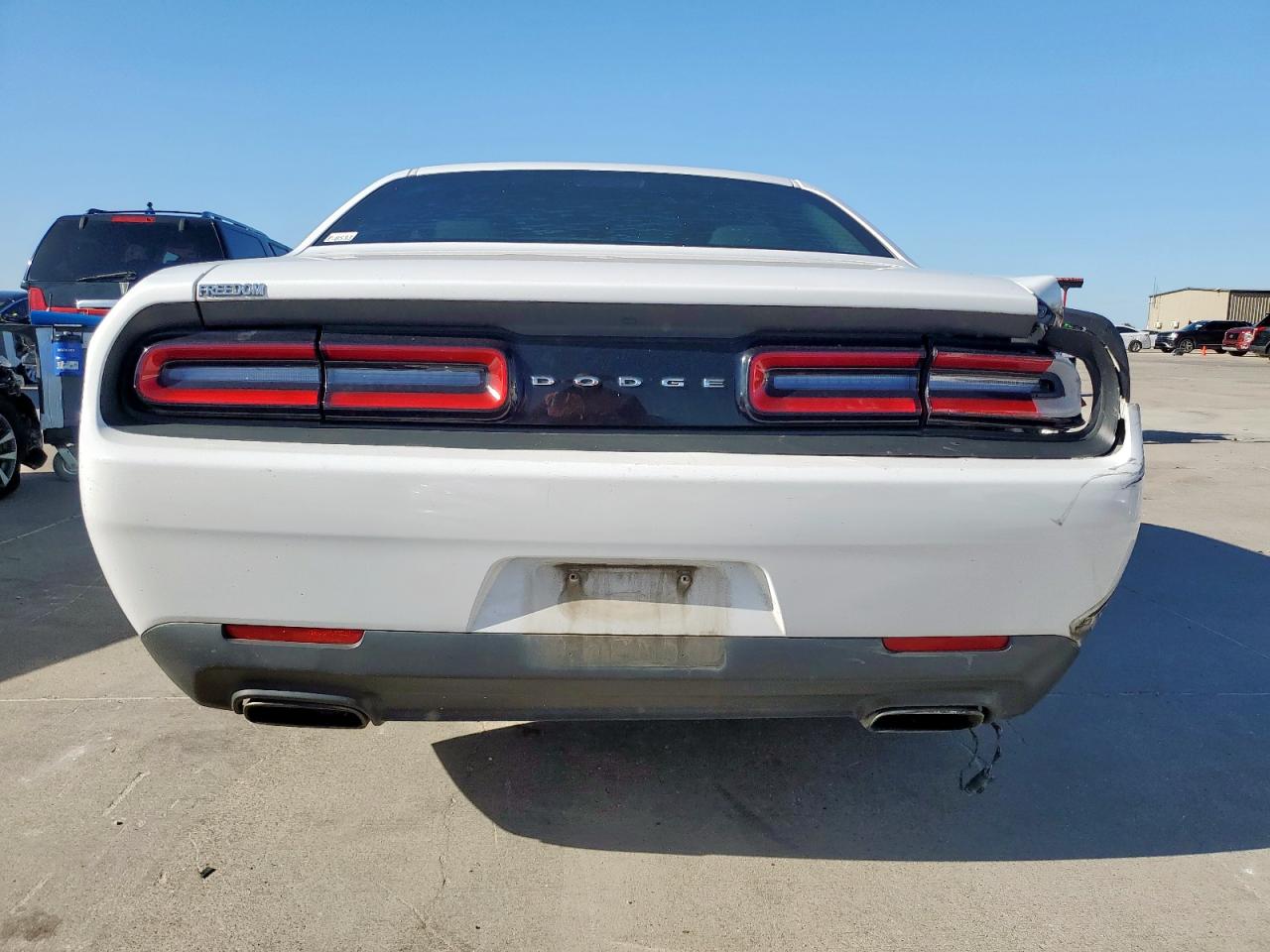 Dodge Challenger Sxt Image 3