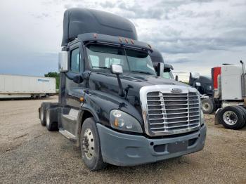  Salvage Freightliner Cascadia 1