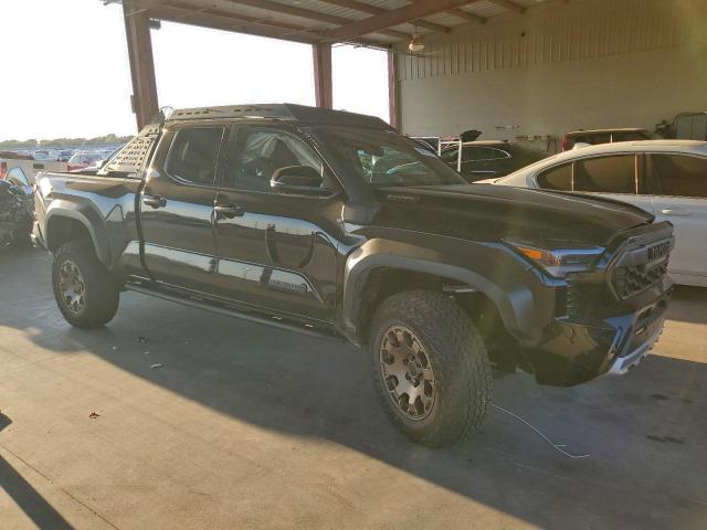 Toyota Tacoma Double Cab Image 3