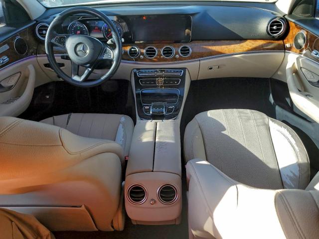 Mercedes-Benz E-Class 300 Image 6