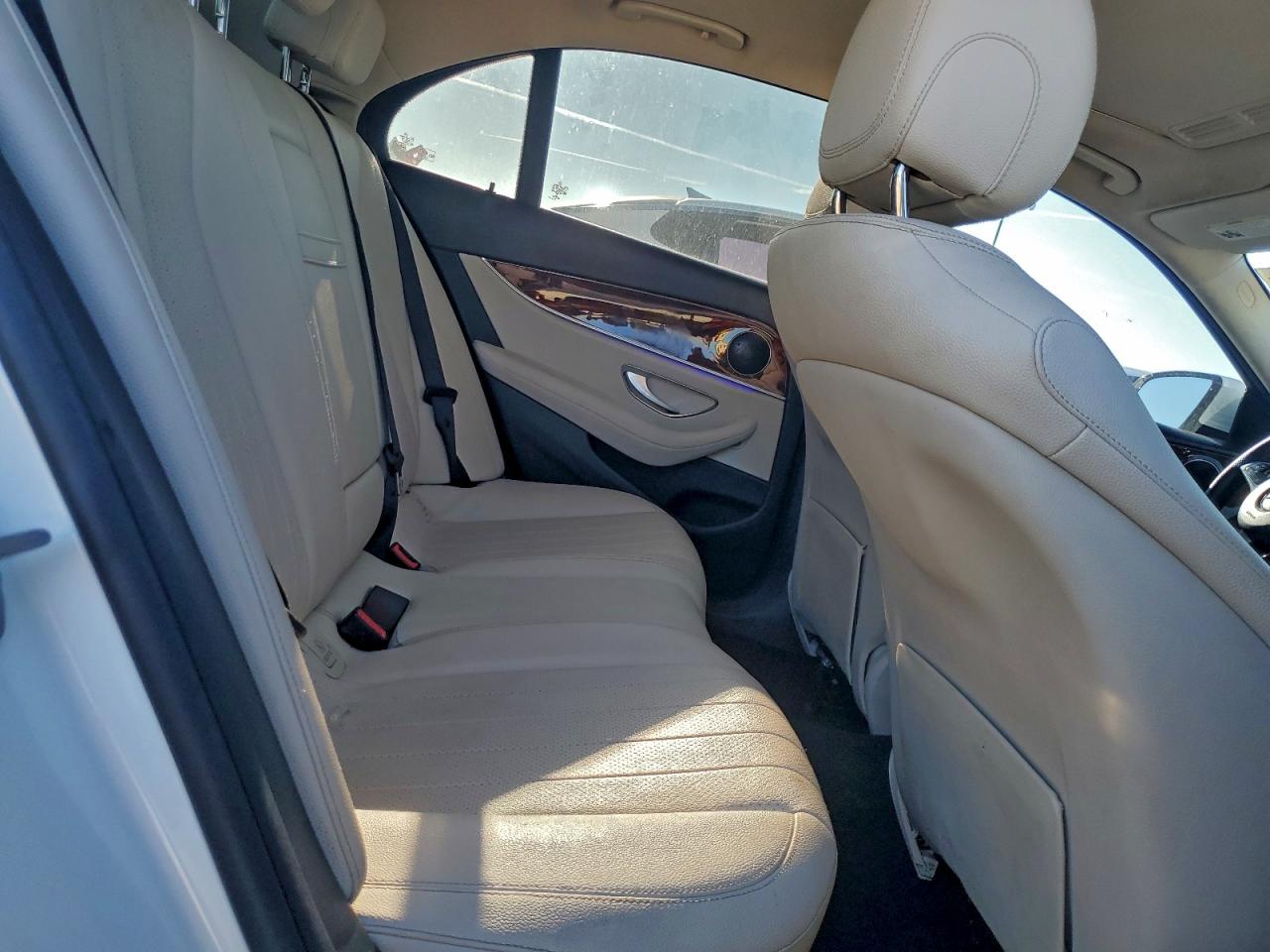 Mercedes-Benz E-Class 300 Image 2