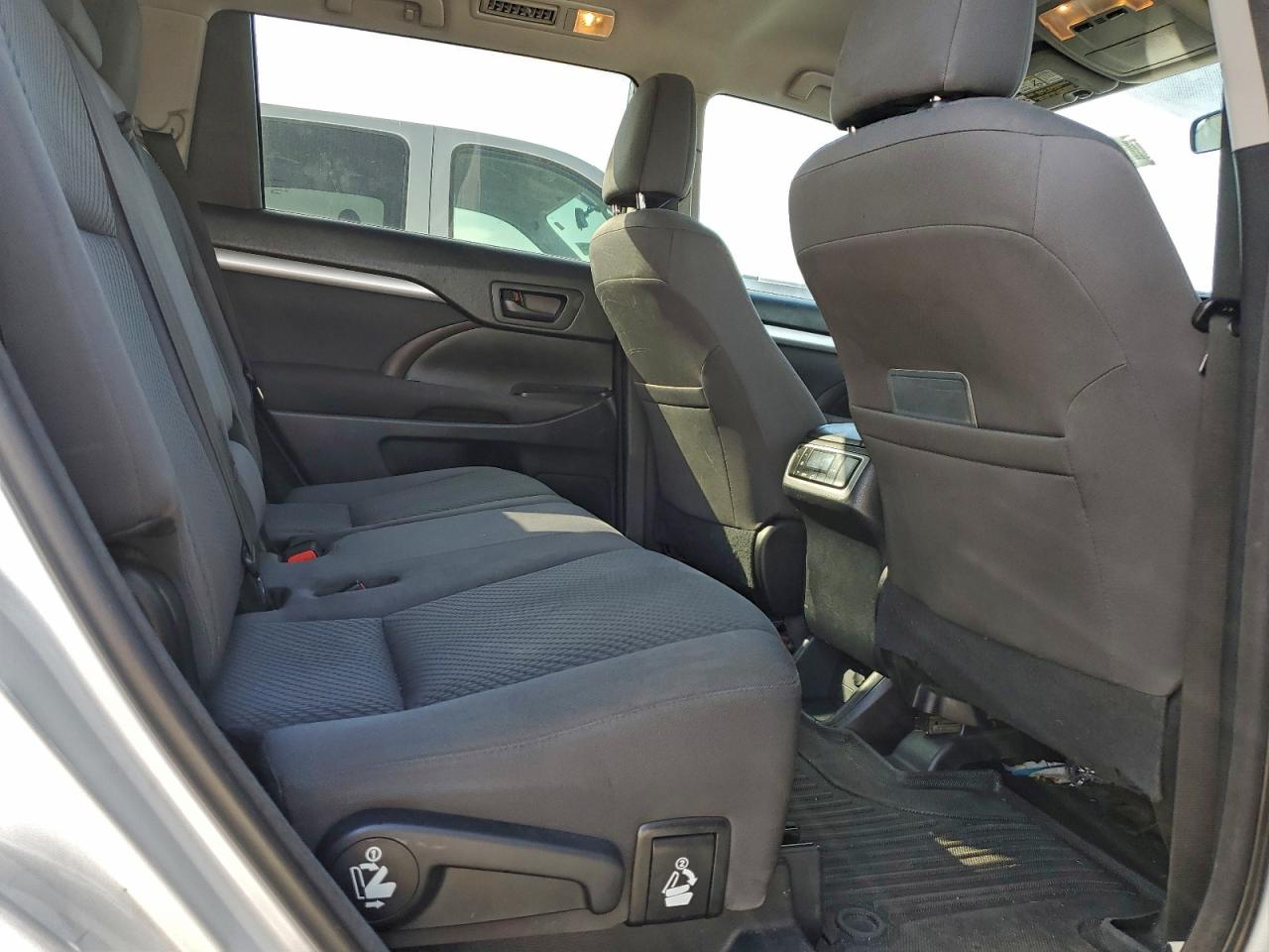 Toyota Highlander Le Image 10