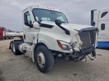  Salvage Freightliner Cascadia 1