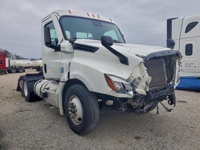  Salvage Freightliner Cascadia 1