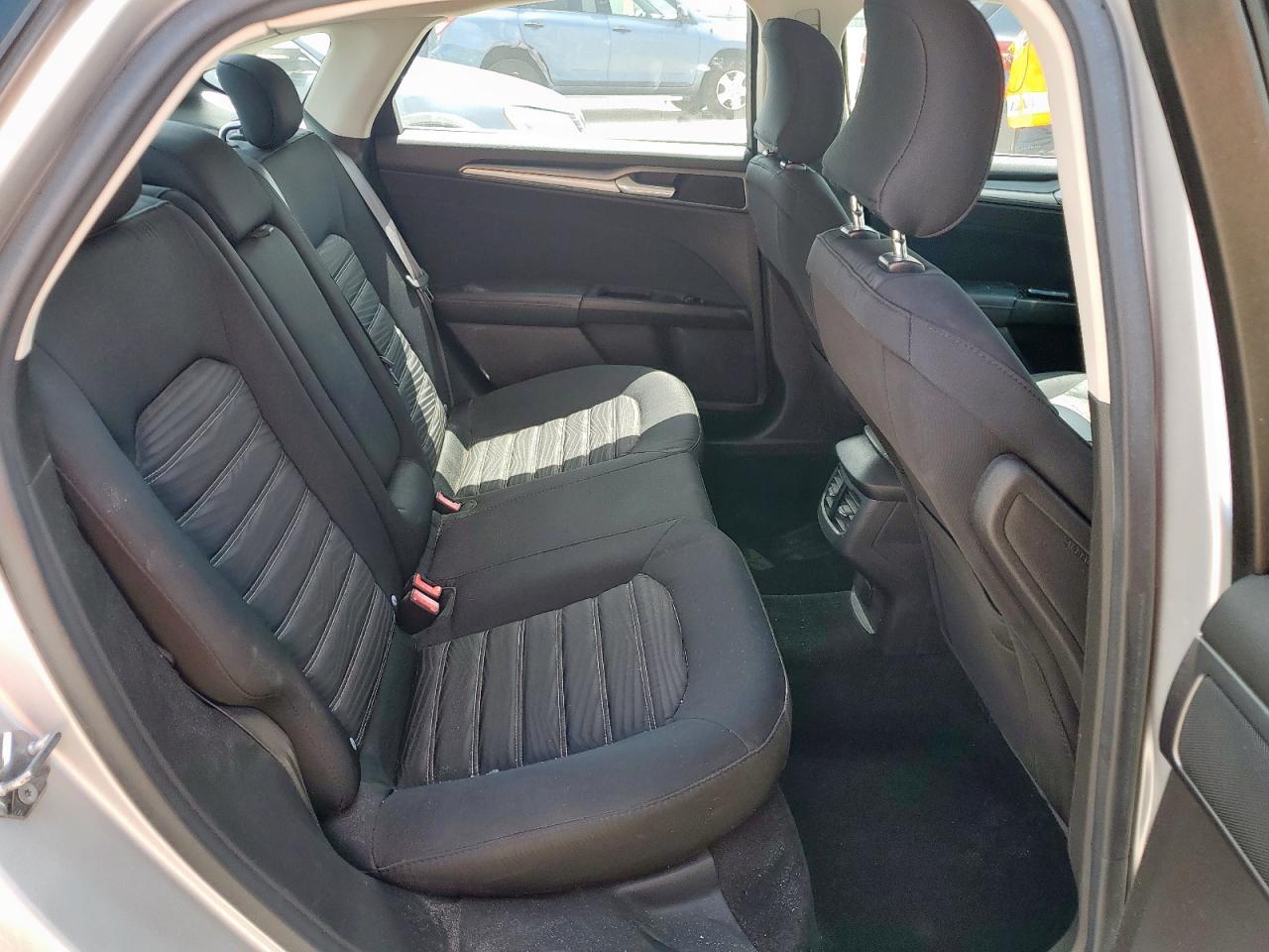 Ford Fusion Se Image 8