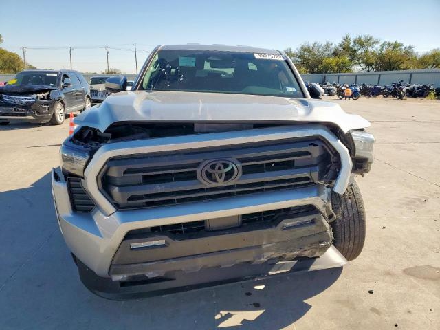 Toyota Tacoma Double Cab Image 10