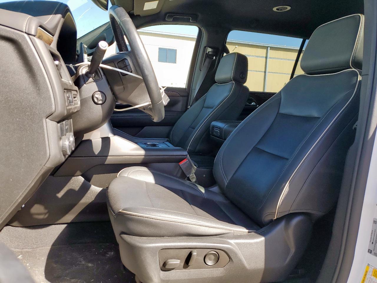 Chevrolet Suburban C1500 Premier Image 6