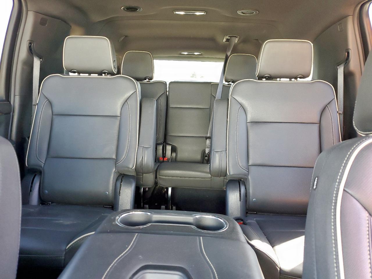 Chevrolet Suburban C1500 Premier Image 8