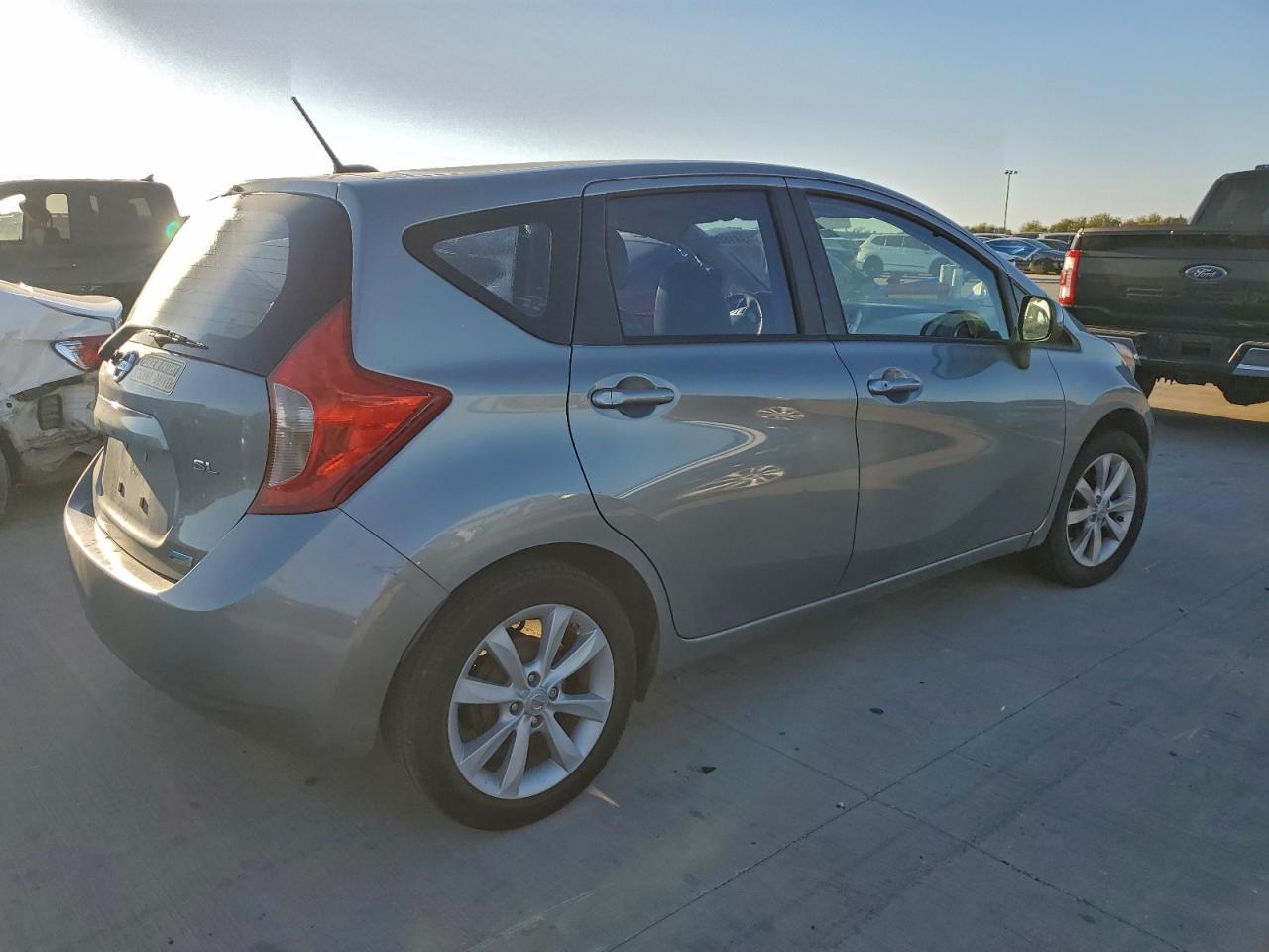 Nissan Versa S Image 12