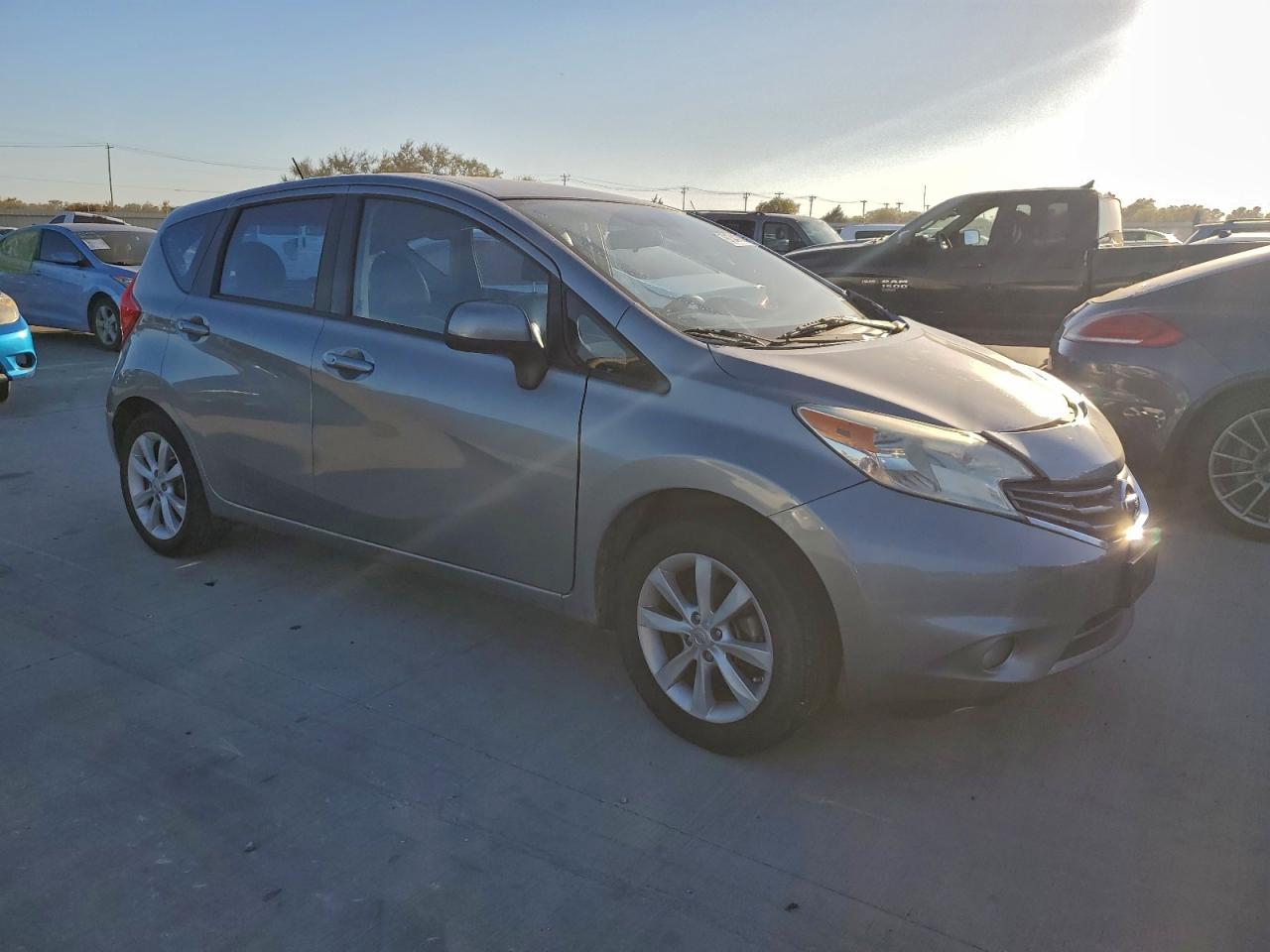 Nissan Versa S Image 7