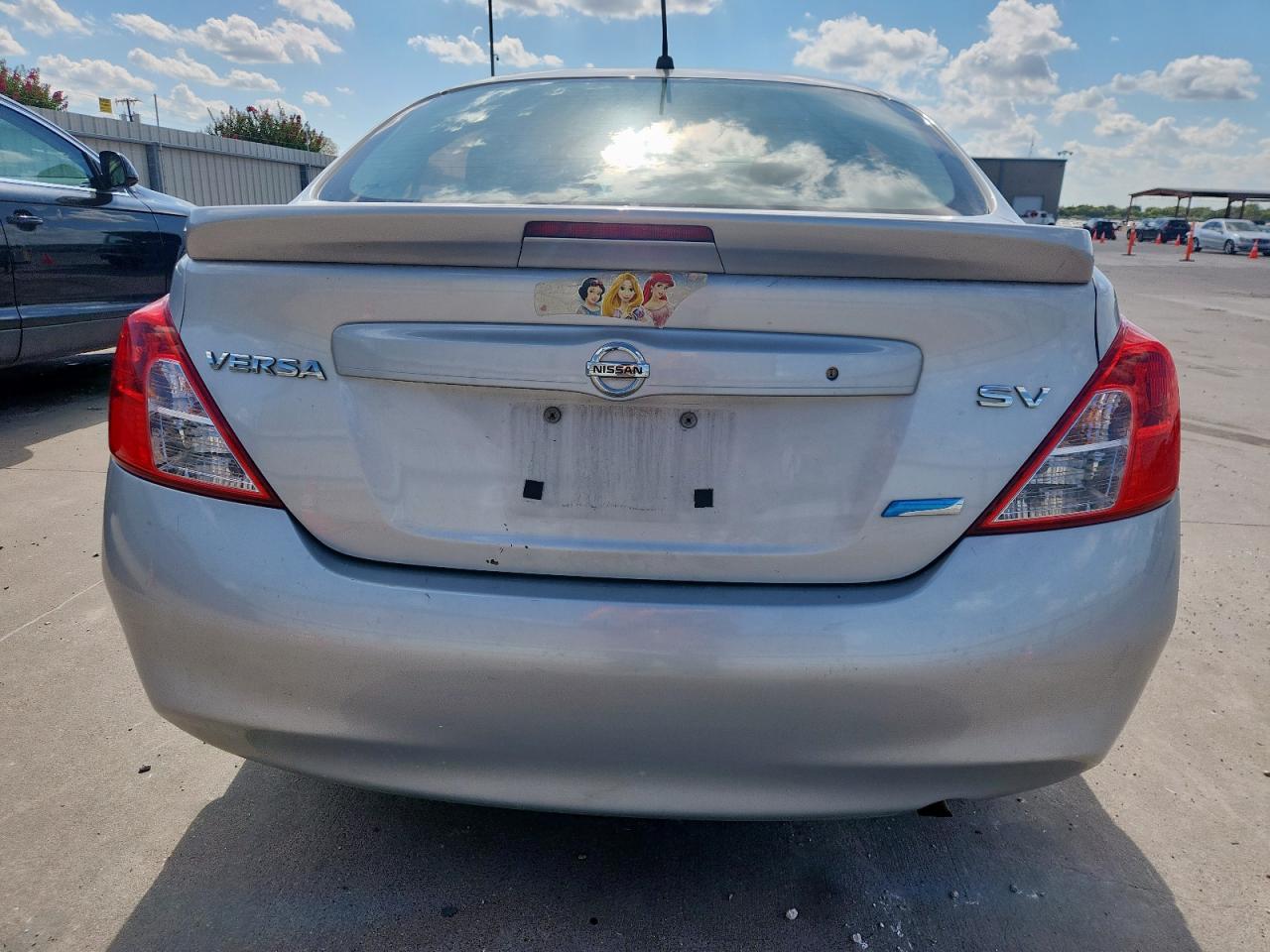 Nissan Versa S Image 9