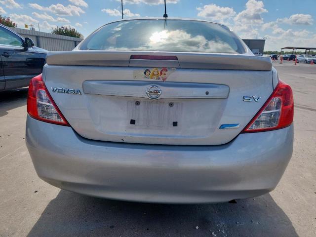 Nissan Versa S Image 9