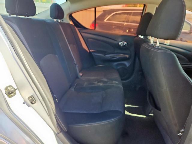 Nissan Versa S Image 6
