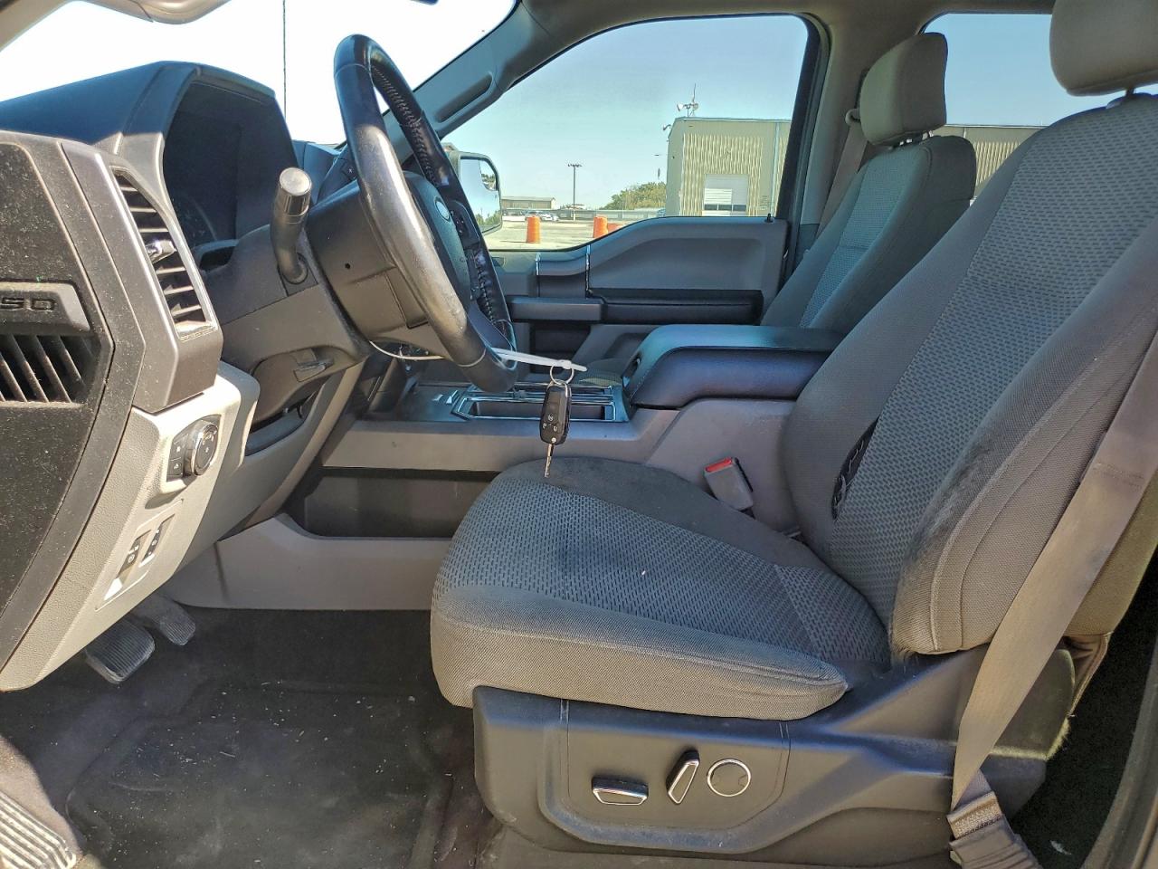 Ford F-150 Supercrew Image 12