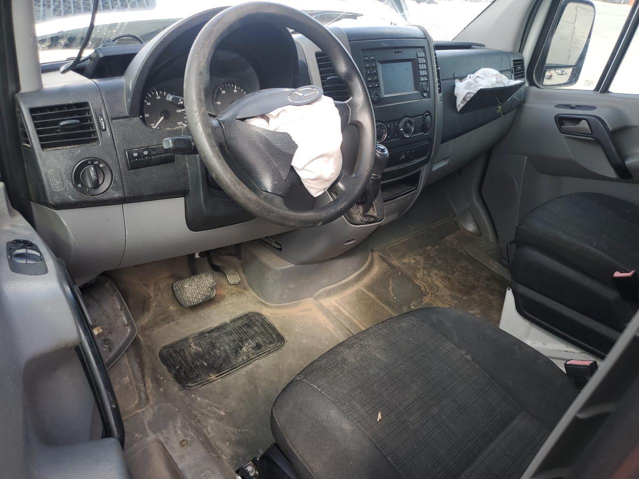 Mercedes-Benz Sprinter 2500 Image 8