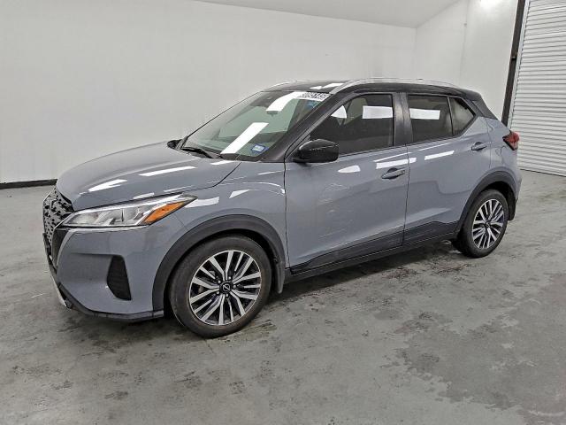  Salvage Nissan Kicks